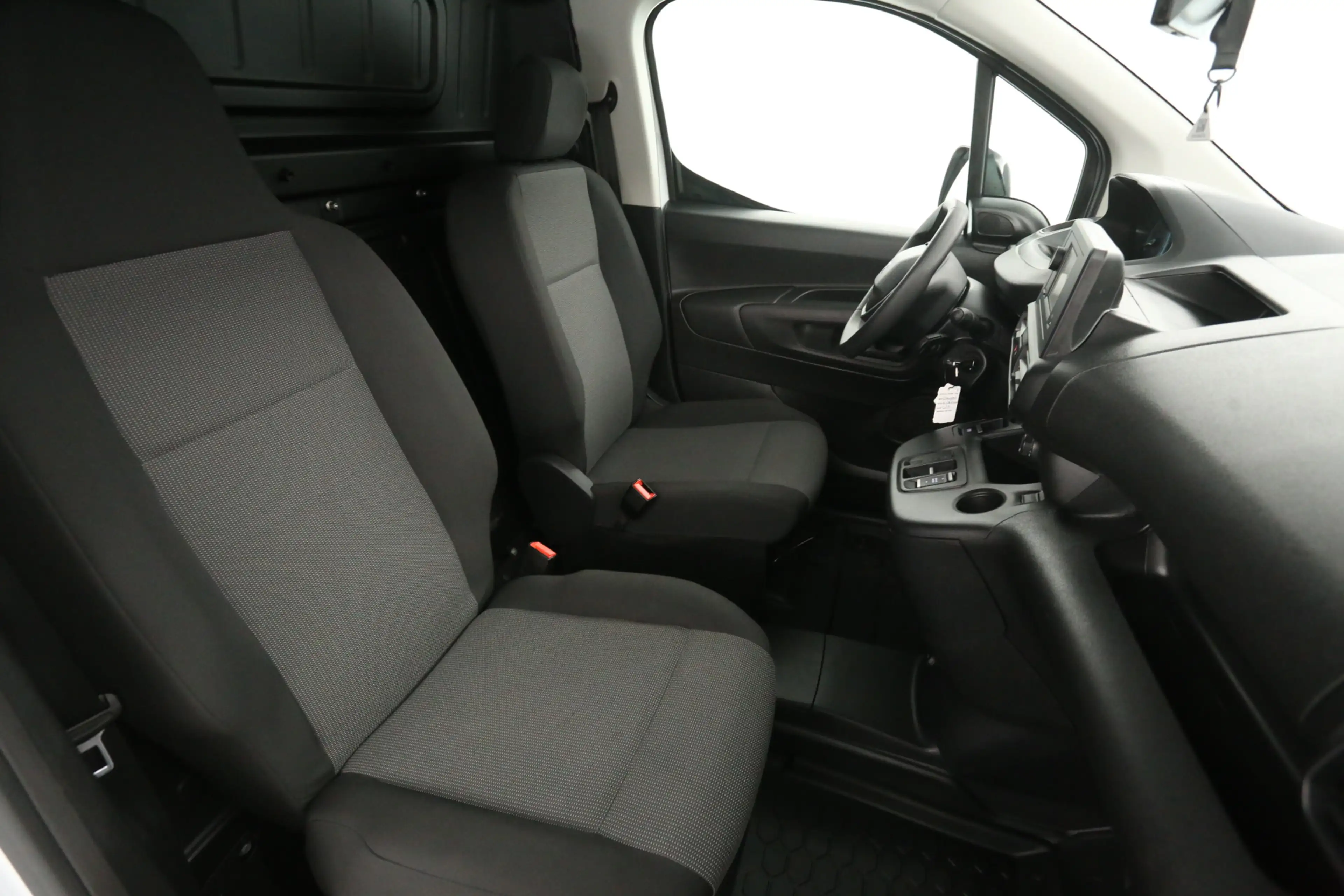 Peugeot Partner e-Partner 136pk 50 kWh | Snelladen | SOH 94% | Air — photo 12