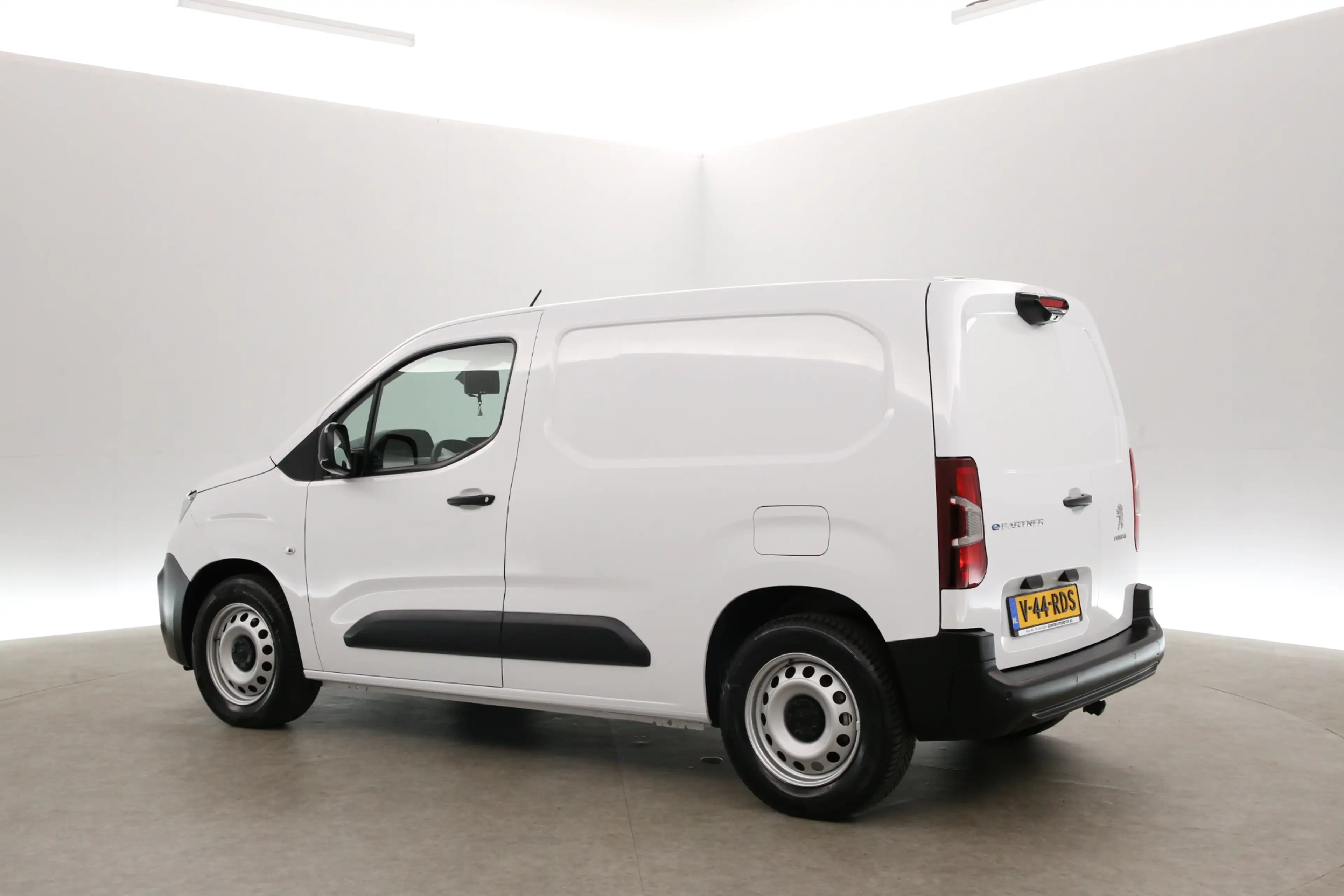 Peugeot Partner e-Partner 136pk 50 kWh | Snelladen | SOH 94% | Air — photo 4