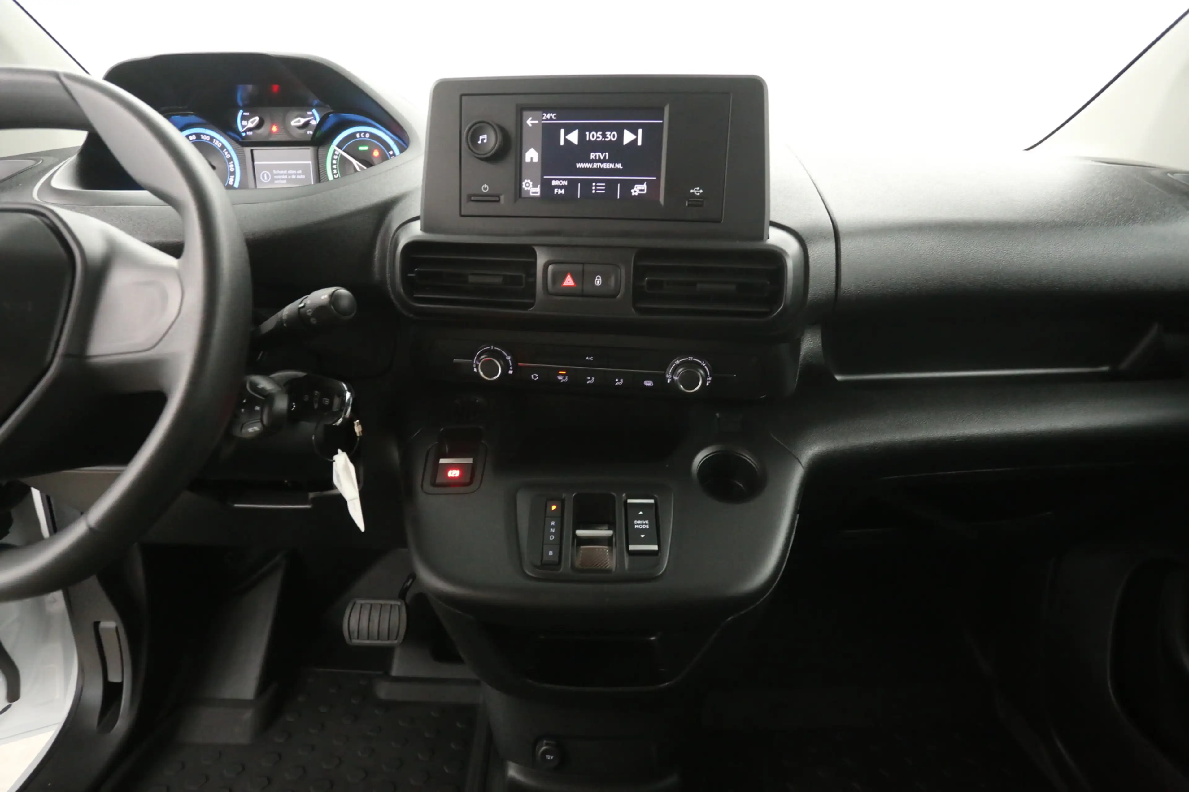Peugeot Partner e-Partner 136pk 50 kWh | Snelladen | SOH 94% | Air — photo 13