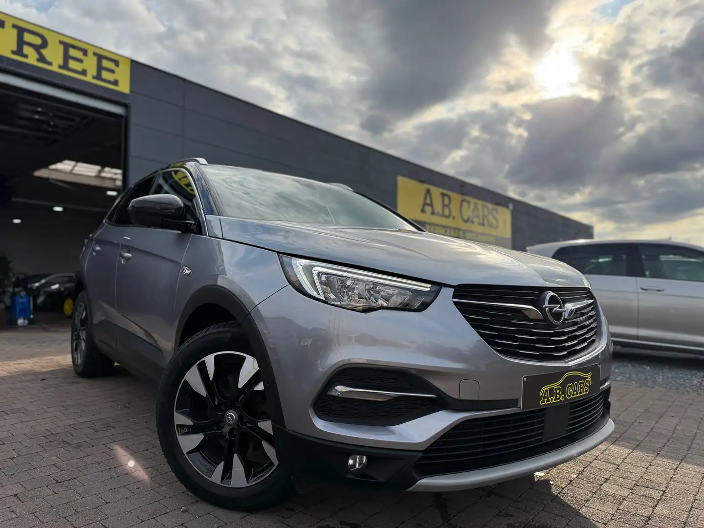 Opel Grandland X 1.5 Turbo D * AUTOMATIQUE *GARANTIE 12MOIS* Gris - 1