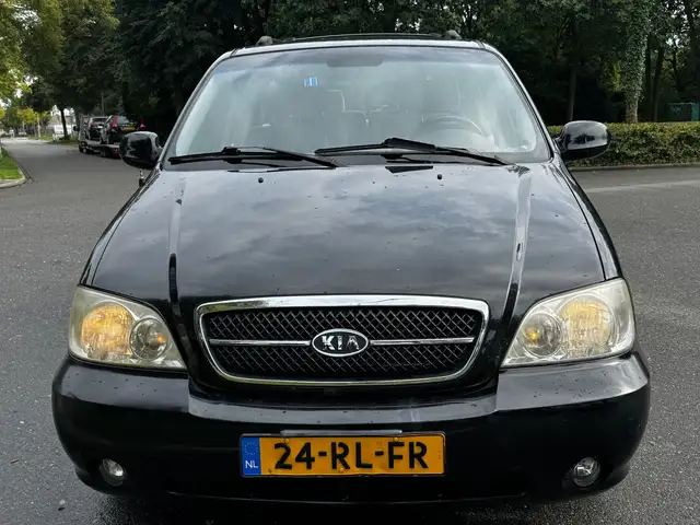 Kia Carnival view 10