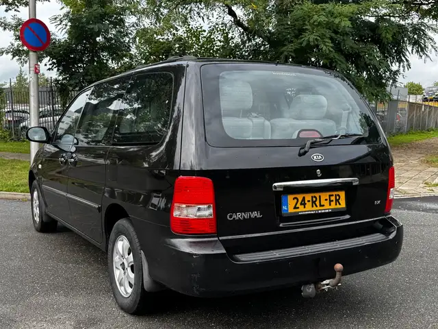 Kia Carnival view 15