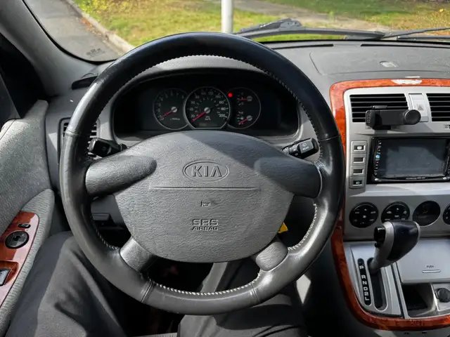 Kia Carnival view 9