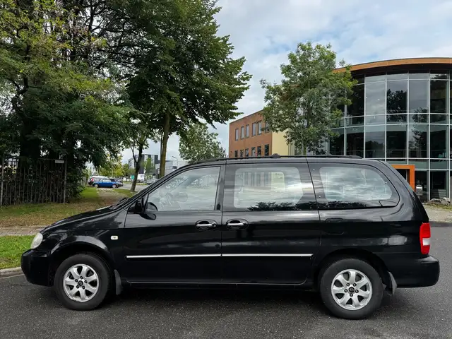Kia Carnival view 2