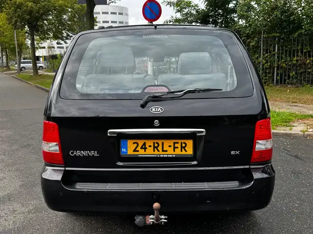 Kia Carnival view 14