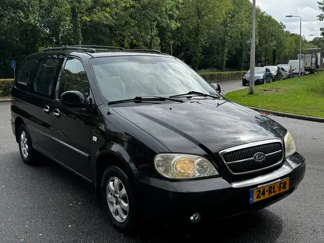 Kia Carnival view 11
