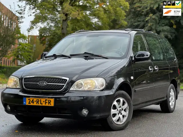 Kia Carnival main image