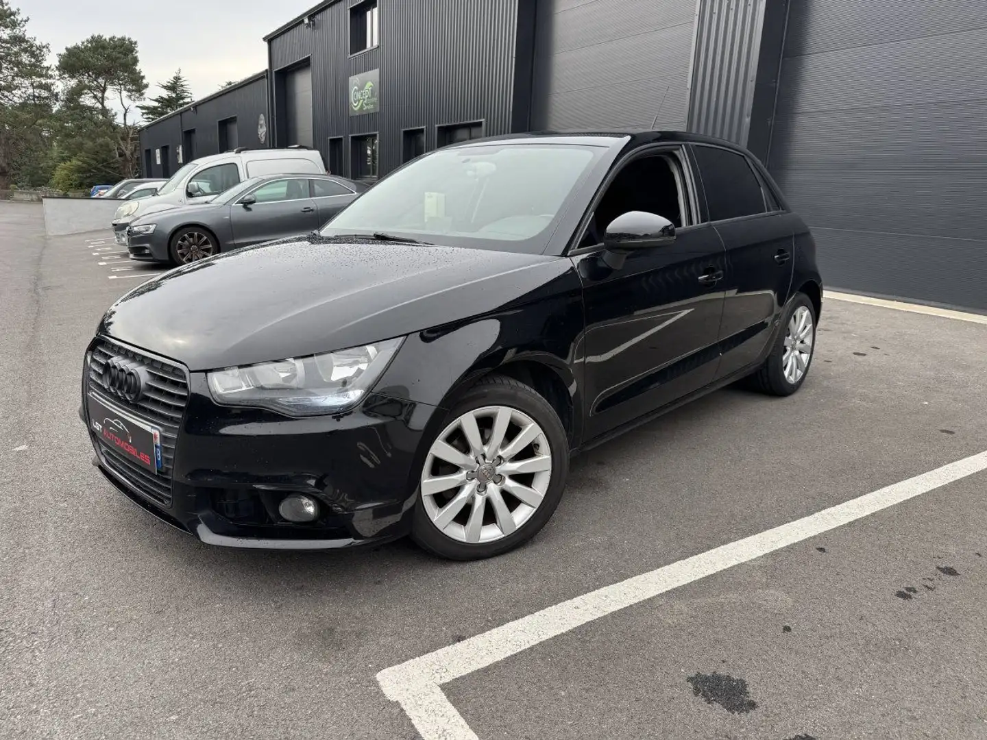 Audi A1 1.6 TDI 90ch FAP Business line S tronic 7 Schwarz - 2