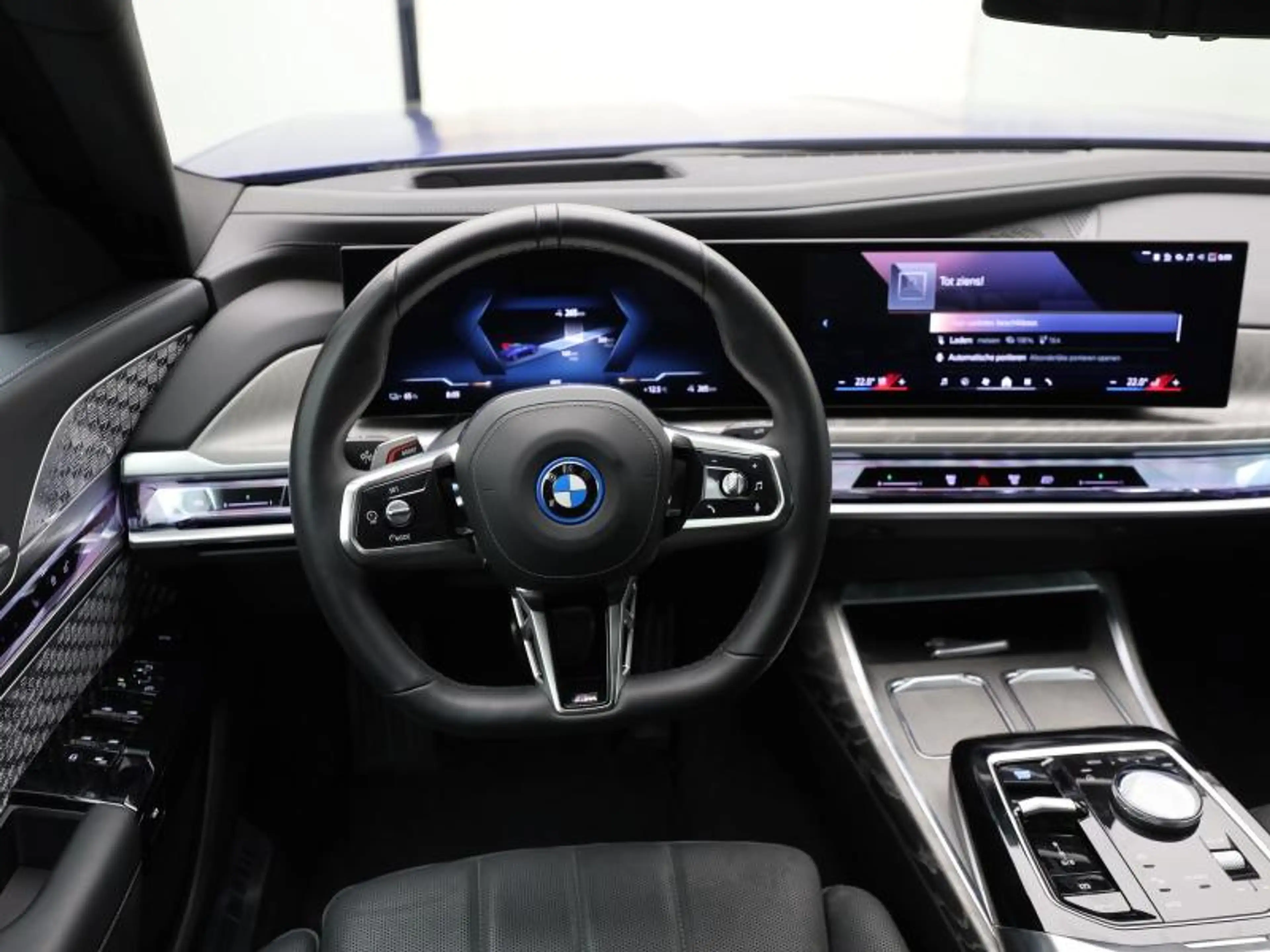BMW i7 UNIEK - FROZEN MARINA BAY - MEGA FULL — photo 9