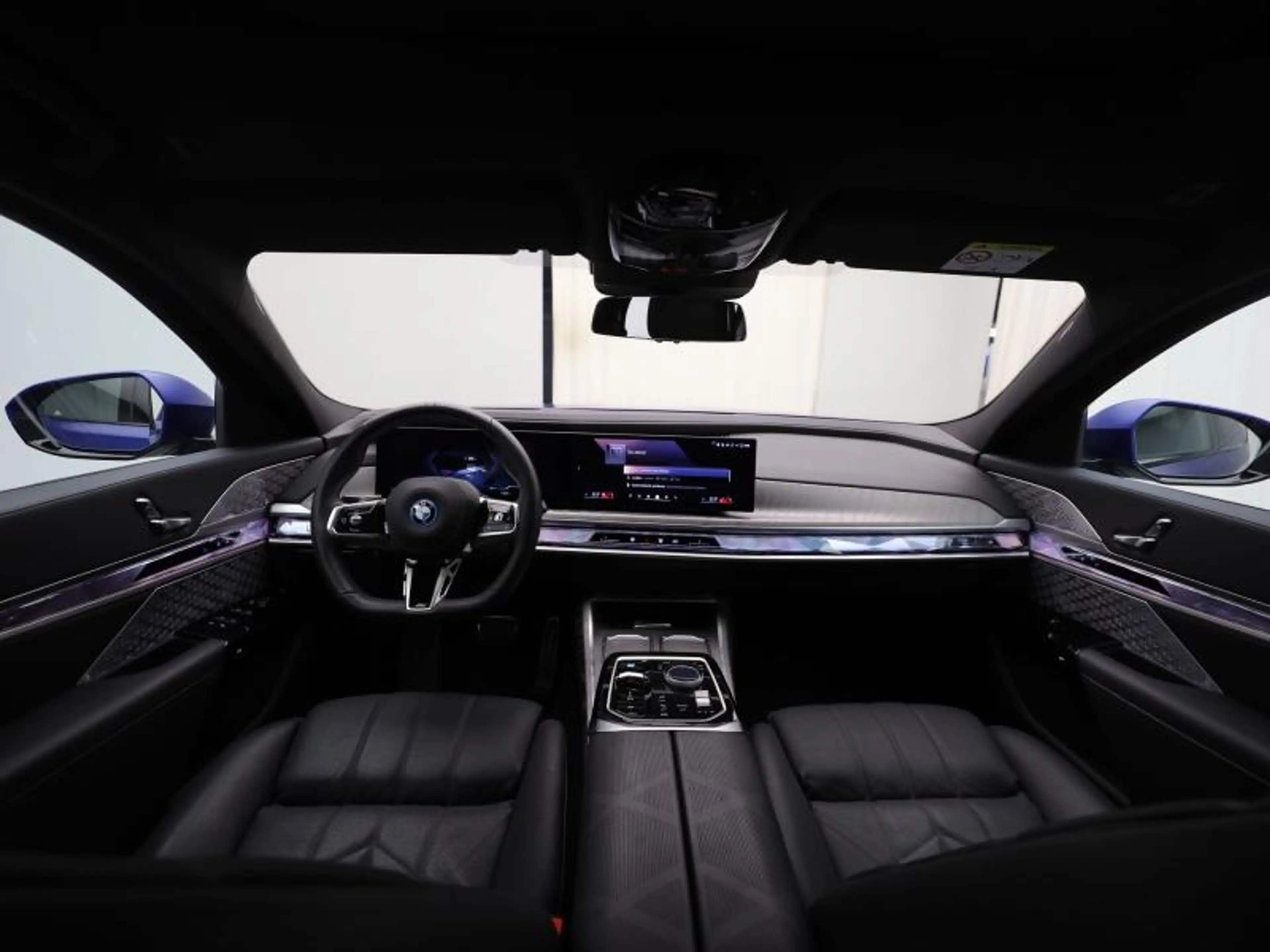 BMW i7 UNIEK - FROZEN MARINA BAY - MEGA FULL — photo 7