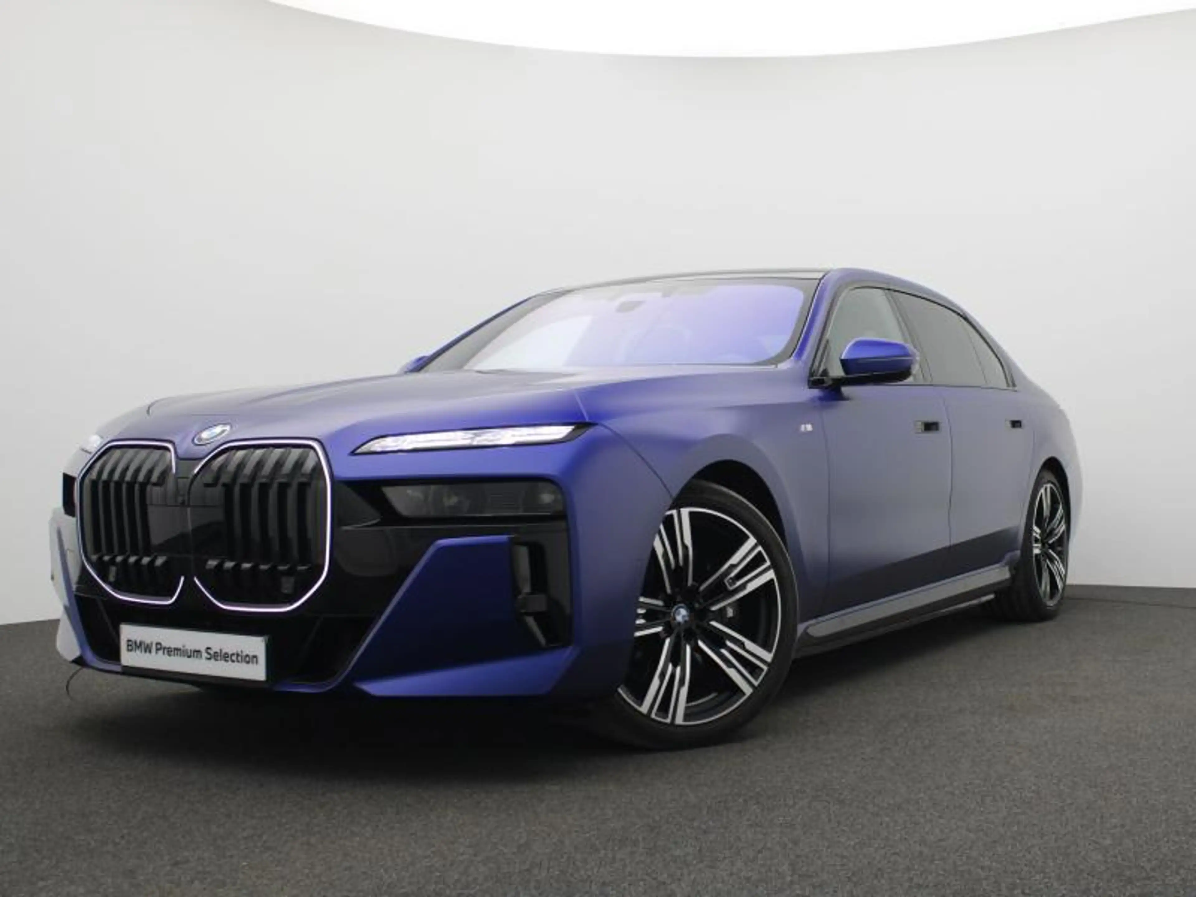 BMW i7 UNIEK - FROZEN MARINA BAY - MEGA FULL