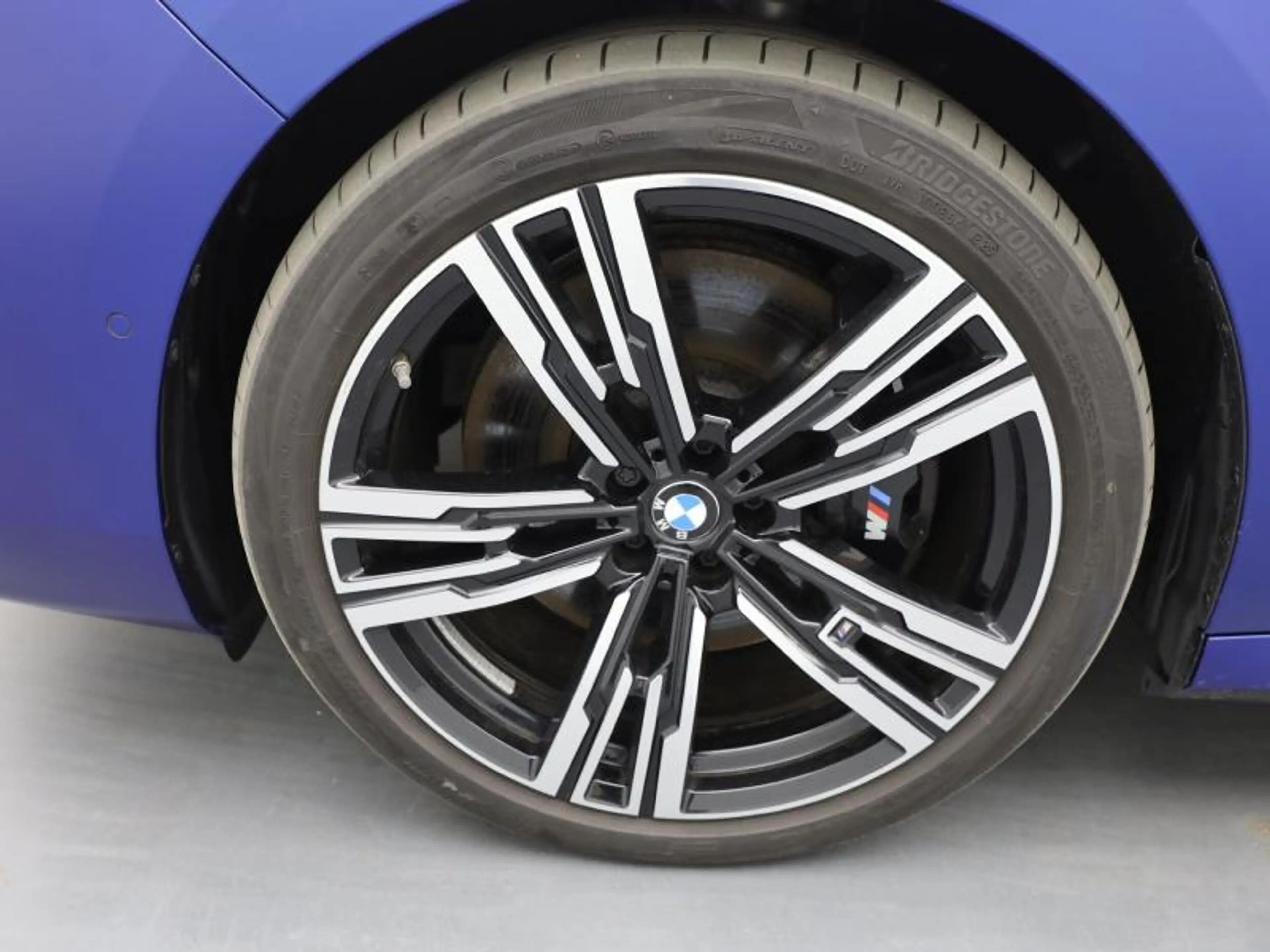 BMW i7 UNIEK - FROZEN MARINA BAY - MEGA FULL — photo 8