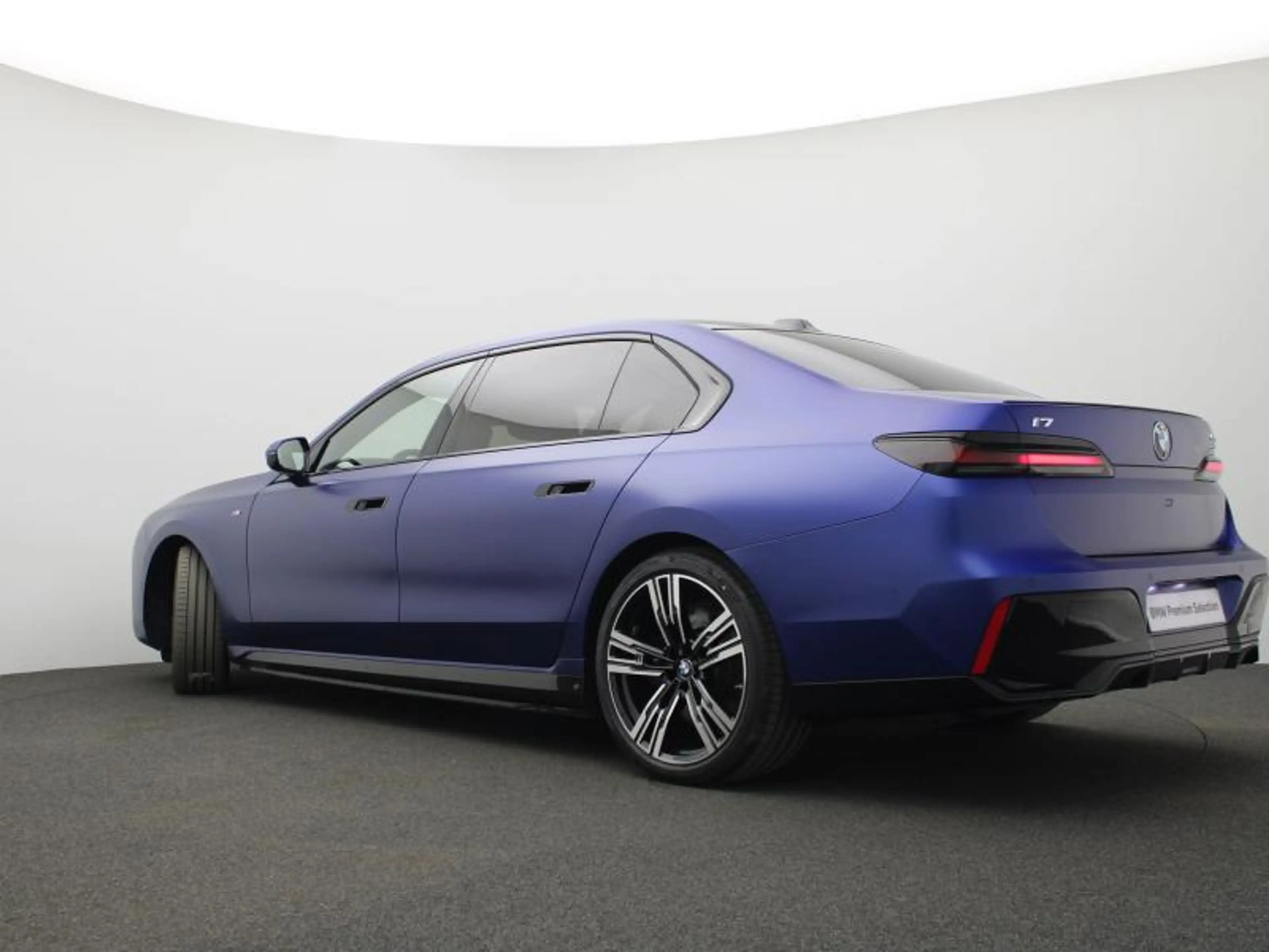 BMW i7 UNIEK - FROZEN MARINA BAY - MEGA FULL — photo 5