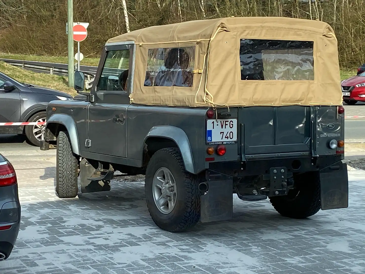 Land Rover Defender - 2