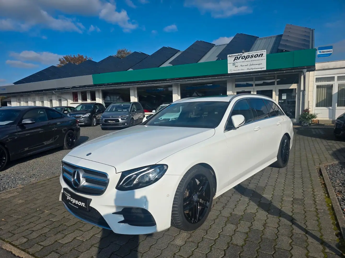 Mercedes-Benz E 220 d T AMG Line NAVI LED KAMERA Blanc - 1