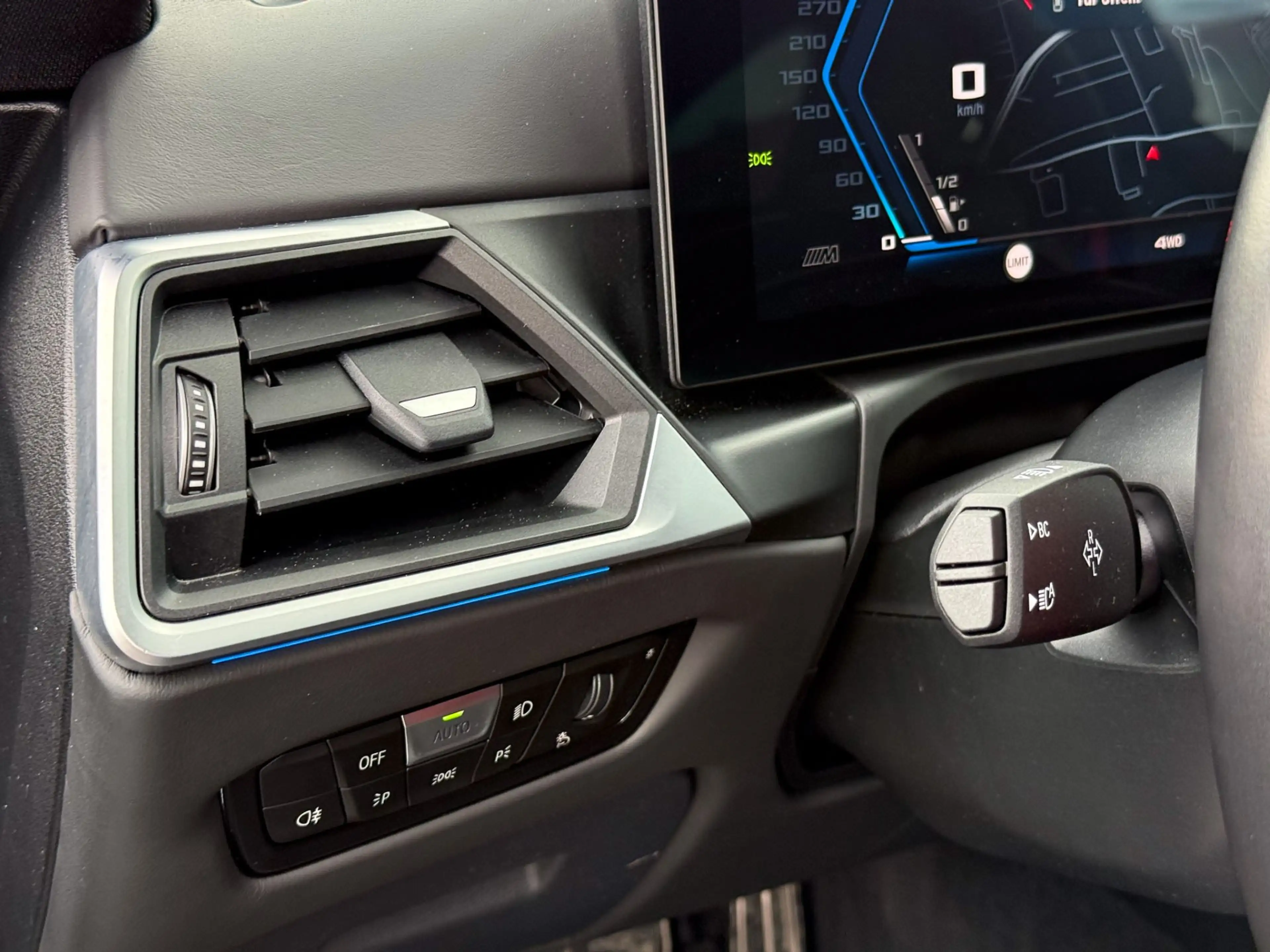 BMW M4 Competition M xDrive — photo 11