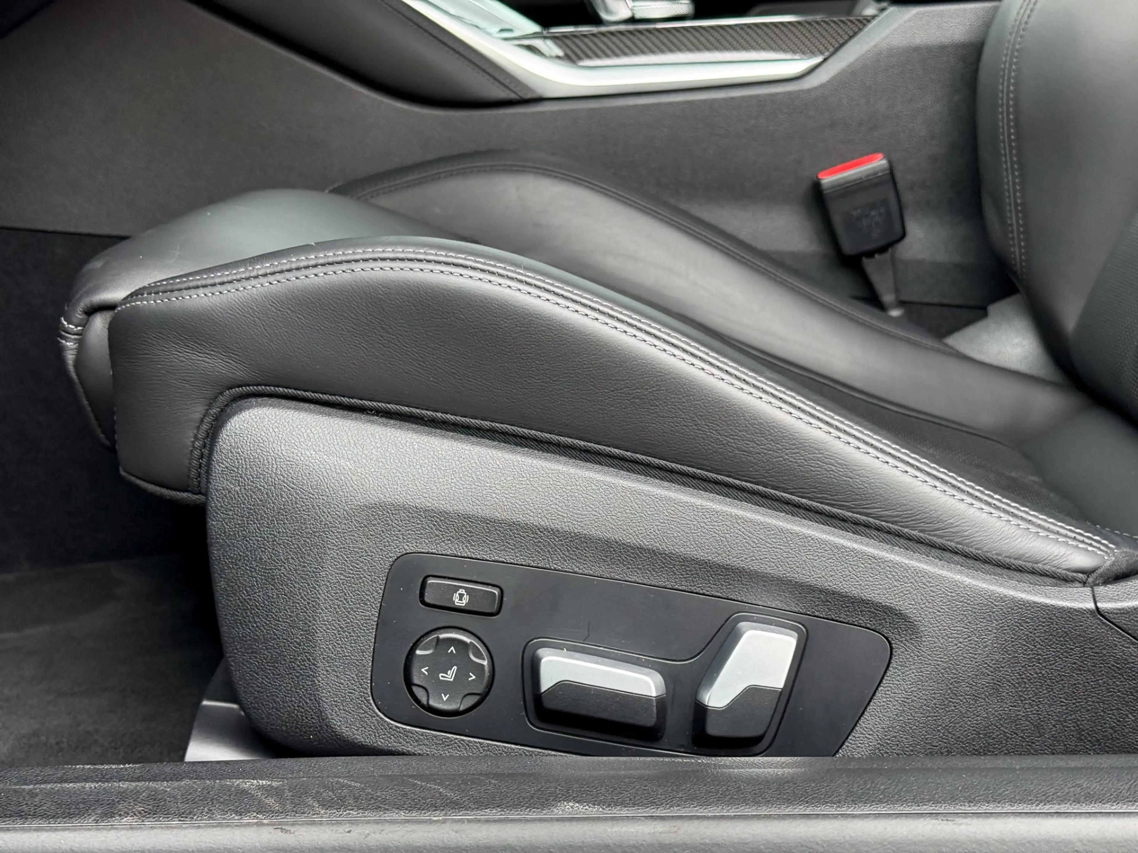 BMW M4 Competition M xDrive — photo 15