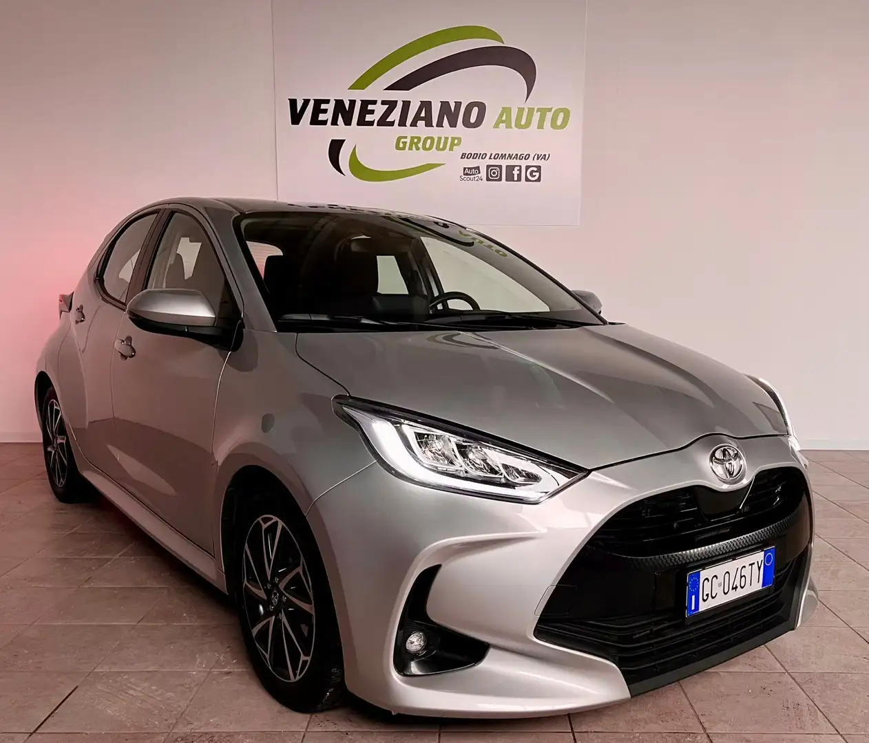 Toyota Yaris 1.0 active Silver - 2