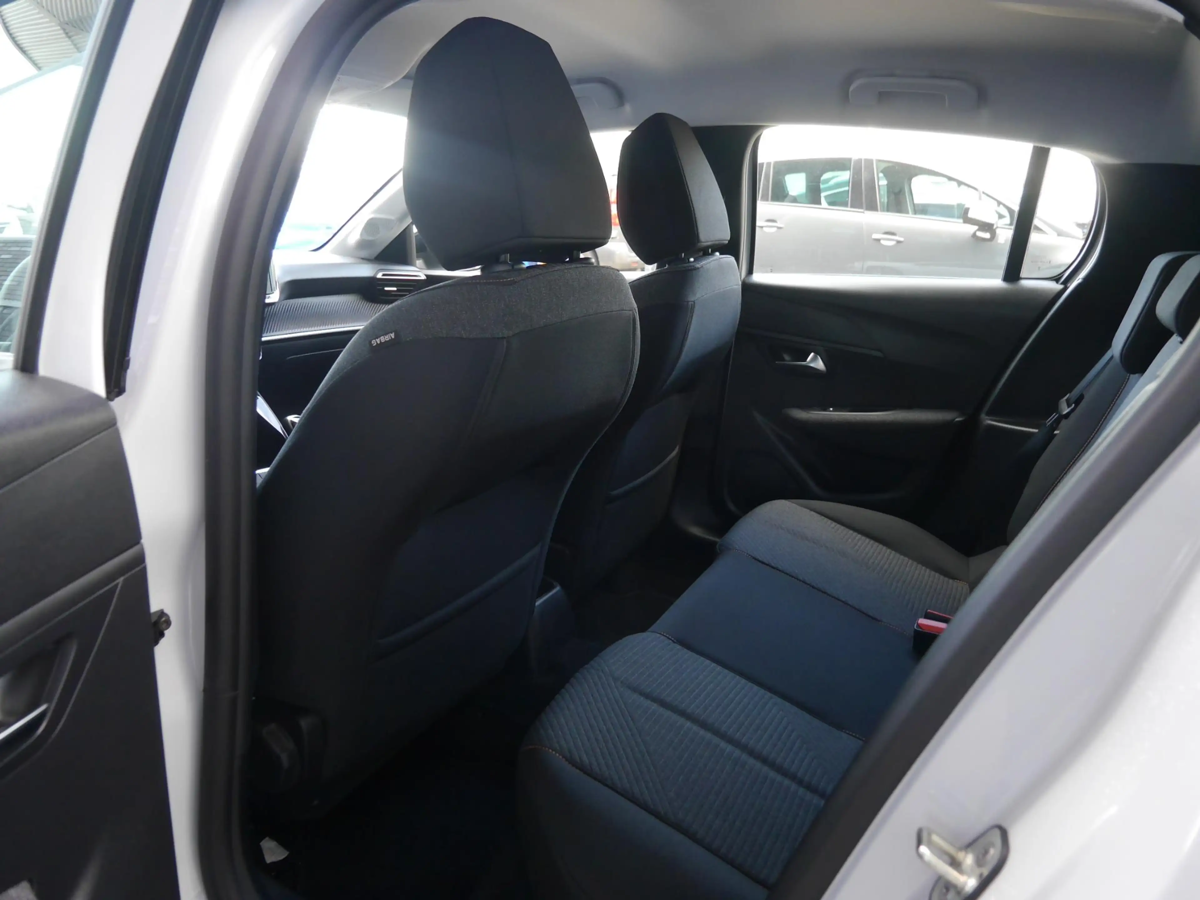 Peugeot 208 1.2 PureTech 100 Style | Lage km.stand | Airco | C — photo 9