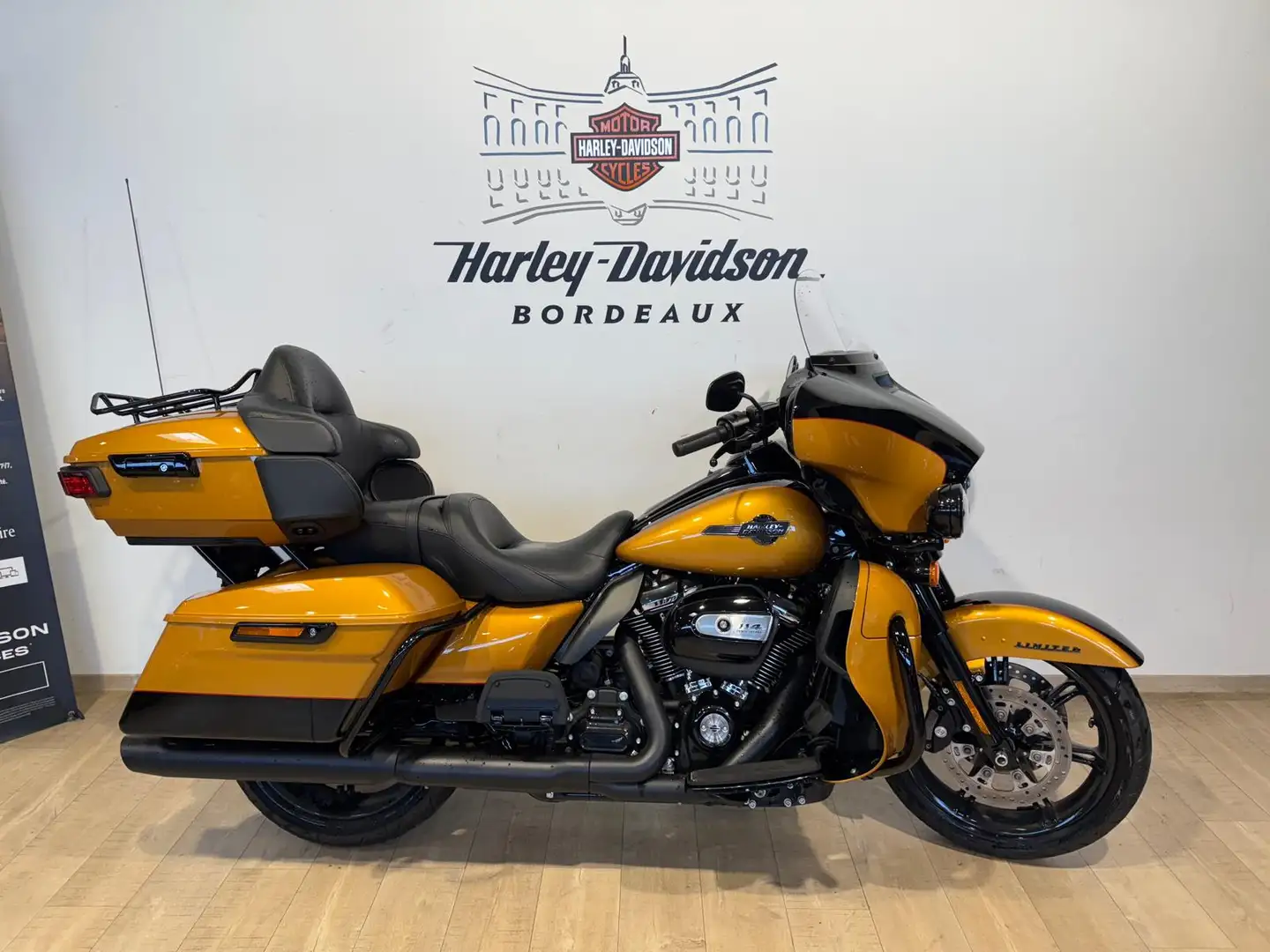 Harley-Davidson Electra Glide Geel - 1