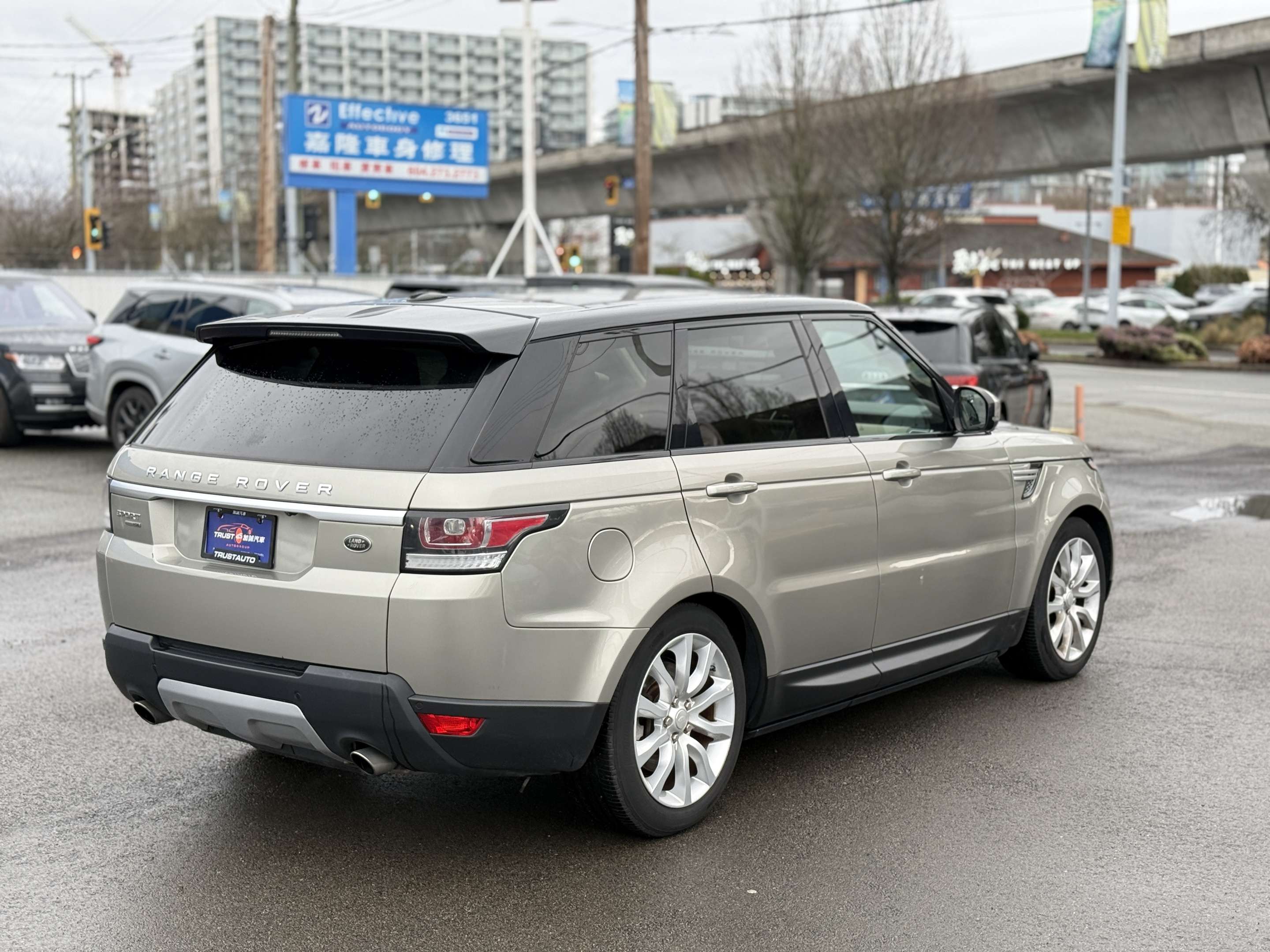 2014 Land Rover Range Rover Sport 4WD 4dr HSE thumb 6