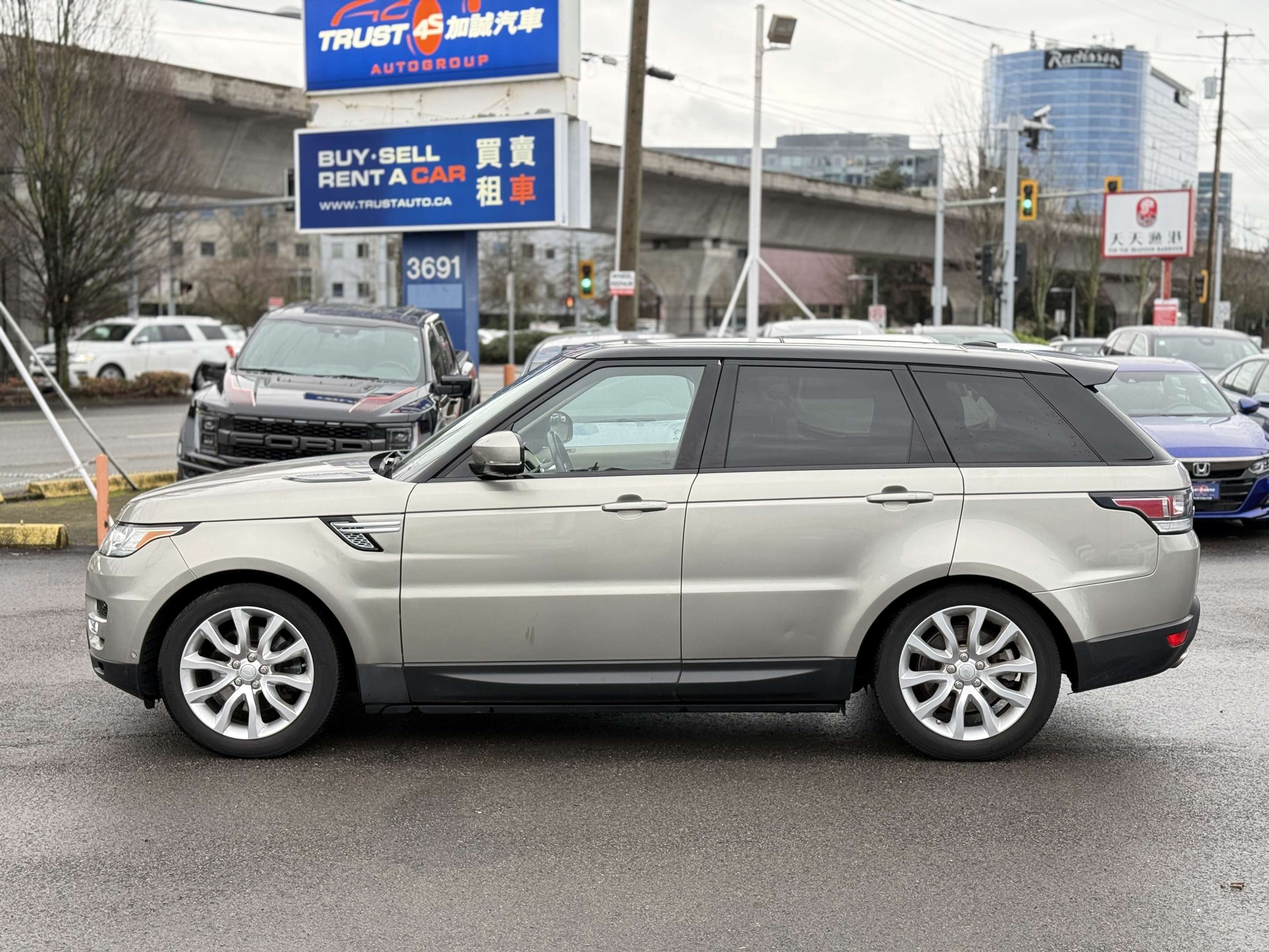 2014 Land Rover Range Rover Sport 4WD 4dr HSE alt 3