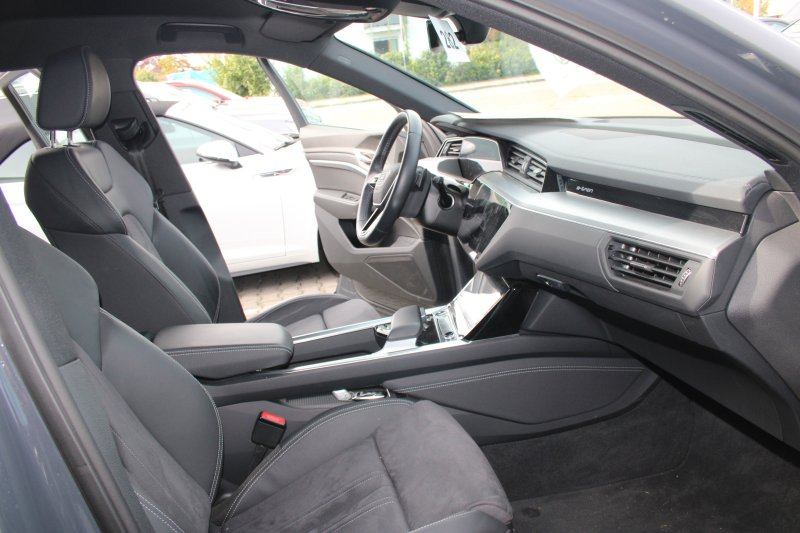 Audi Q8 e-tron 50 quattro advanced Navi Matrix Kamera ACC 20 Zoll — photo 14