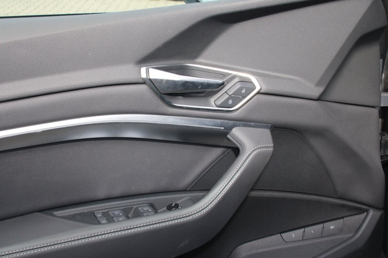 Audi Q8 e-tron 50 quattro advanced Navi Matrix Kamera ACC 20 Zoll — photo 13