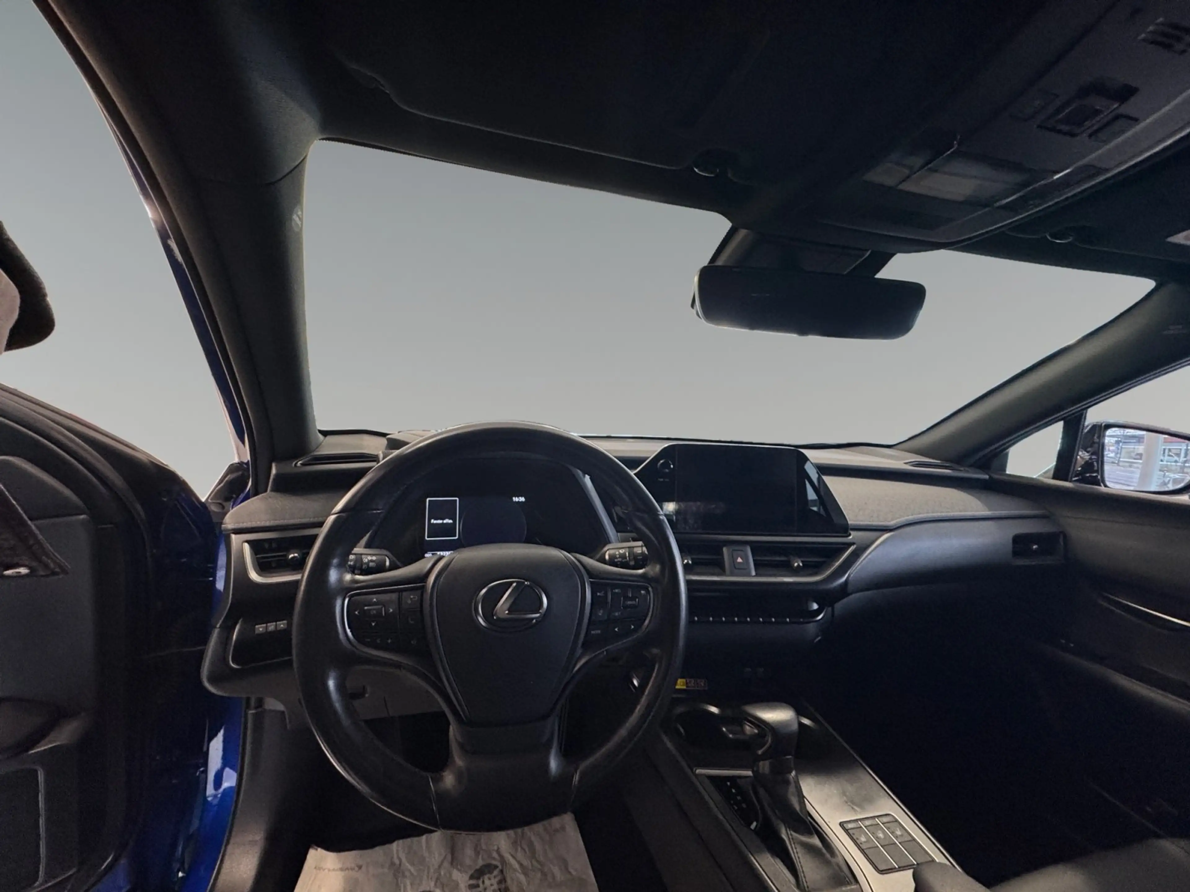Lexus UX 250h UX 250 h 250h F Sport Design AUT+Kamera+ACC+SHZ — photo 6