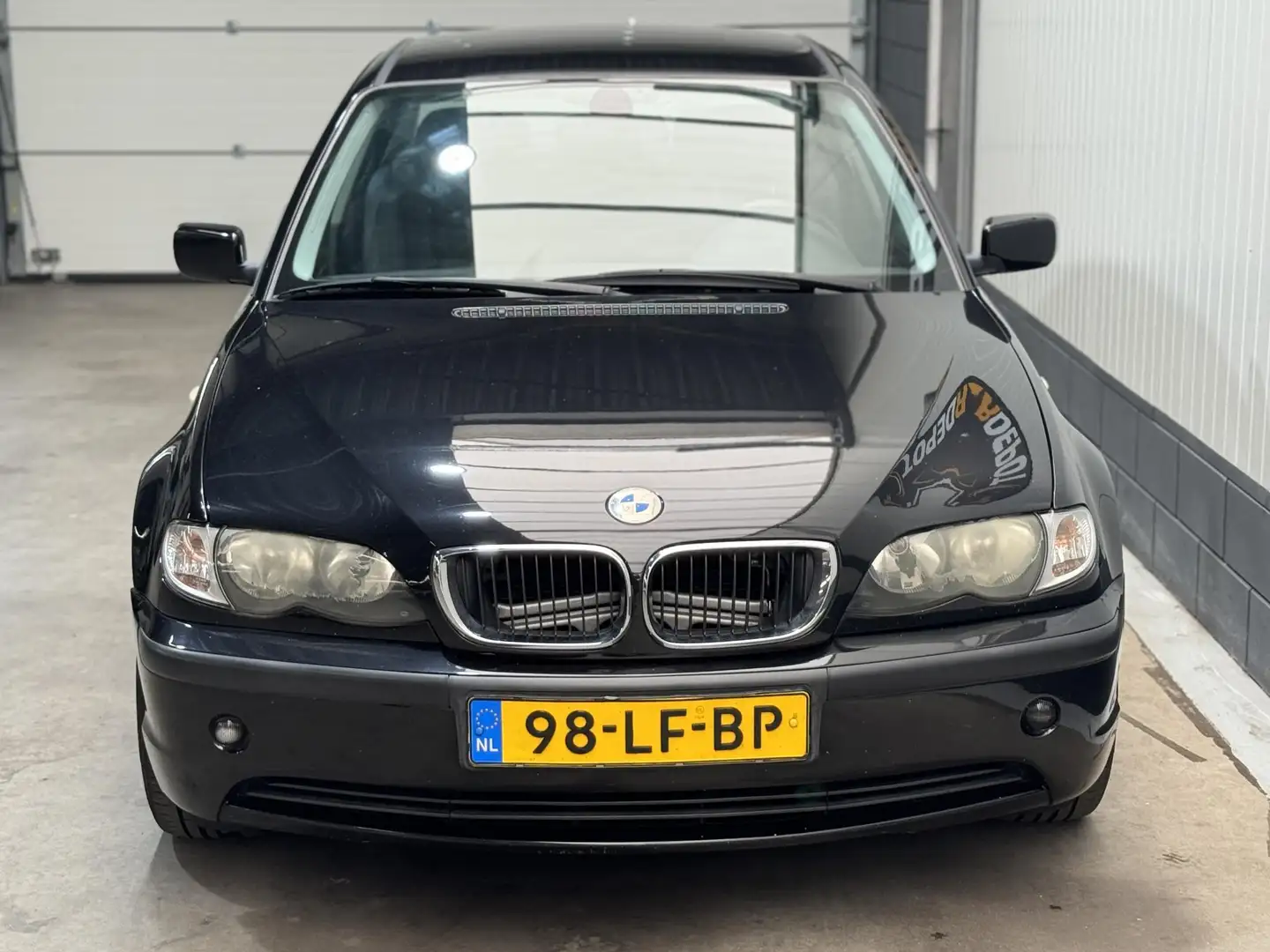 BMW 318 3-serie 318i Executive Zwart - 2