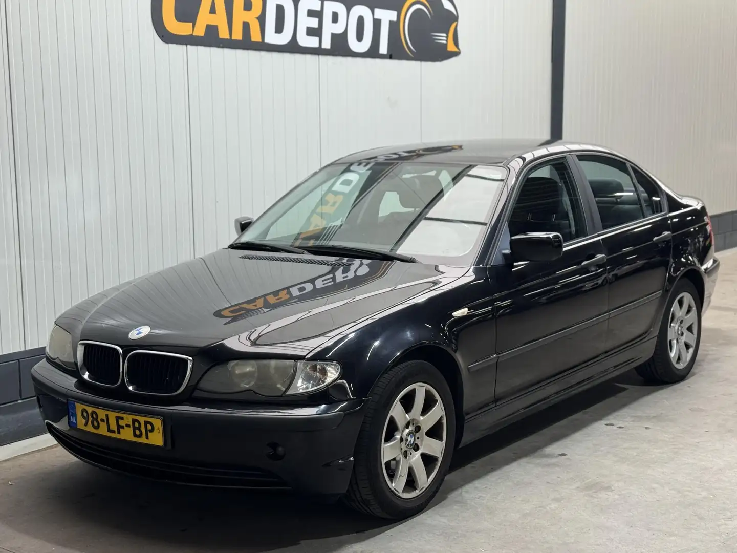 BMW 318 3-serie 318i Executive Zwart - 1
