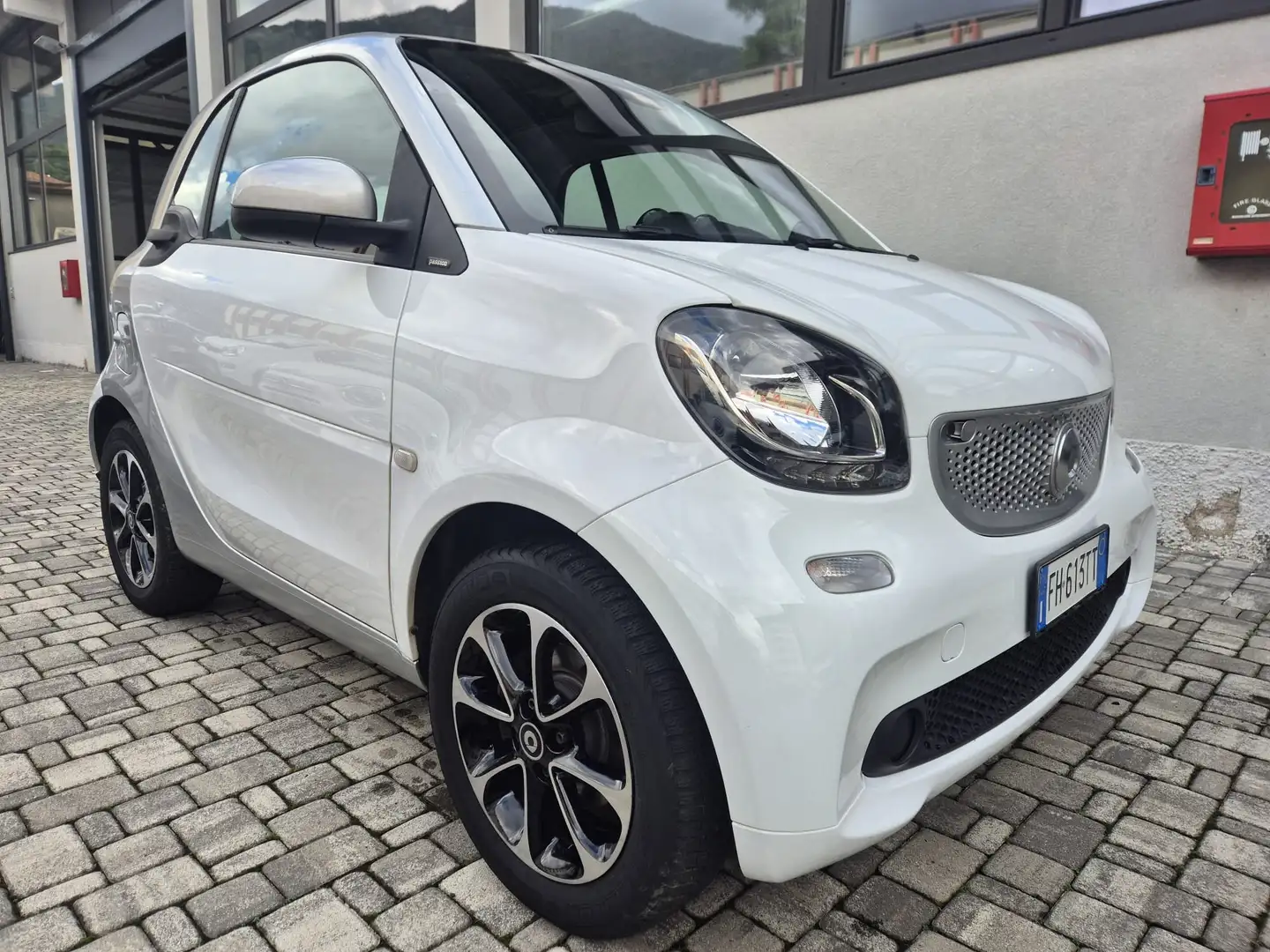 smart forTwo Fortwo 1.0 Passion 71cv twinamic Weiß - 1