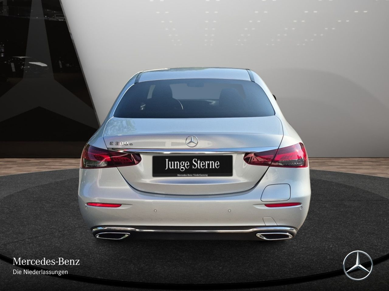 Mercedes-Benz E 300 e EXCLUSIVE+360+LED+FAHRASS+HUD+SITZKLIMA+TV — photo 9
