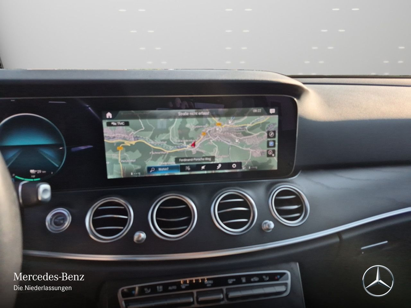 Mercedes-Benz E 300 e EXCLUSIVE+360+LED+FAHRASS+HUD+SITZKLIMA+TV — photo 12