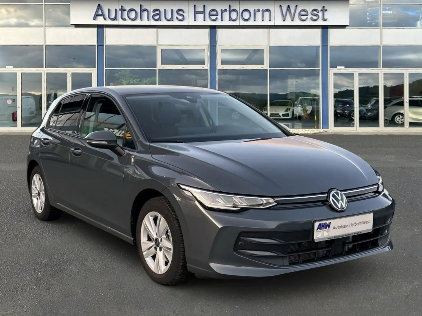 Volkswagen Golf VIII 1.5 eTSI Life DSG LED Navi Allwetterreifen As Grau - 2