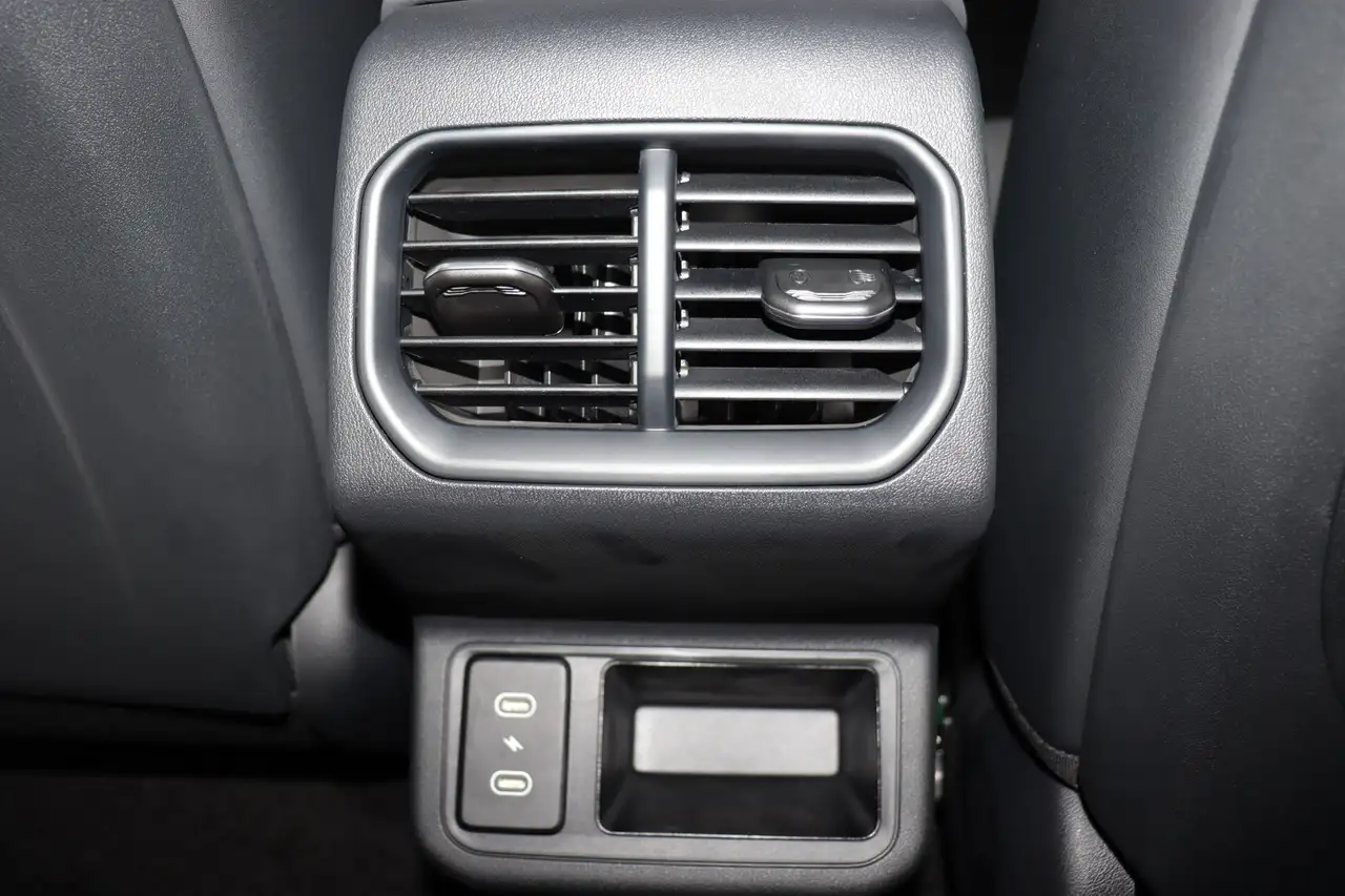 Kia K4 photo Kia K4