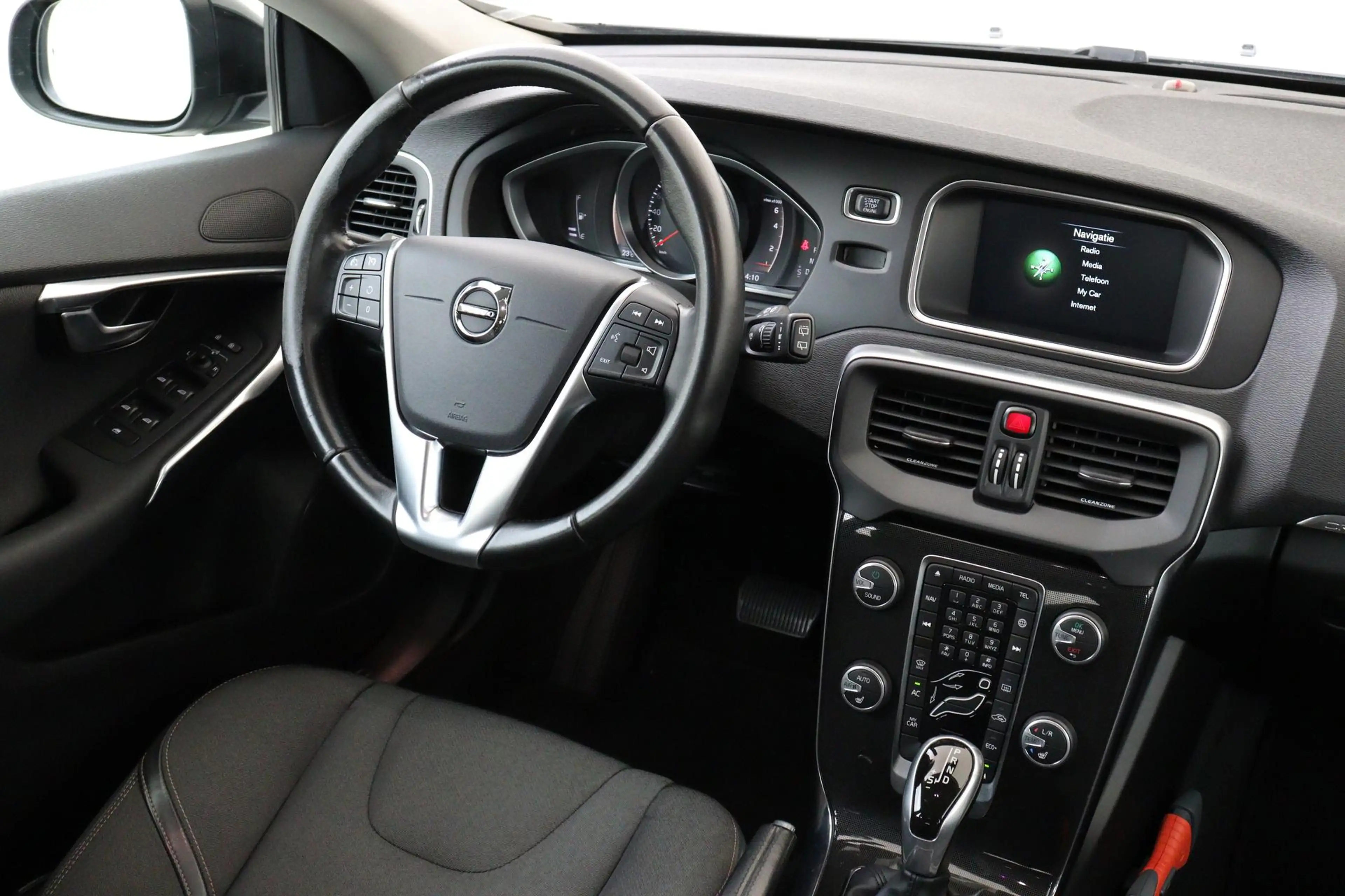 Volvo V40 Cross Country T3 AUT. NORDIC+ -CRUISE|STOELVERW.|STANDKACHEL|NAV — photo 6