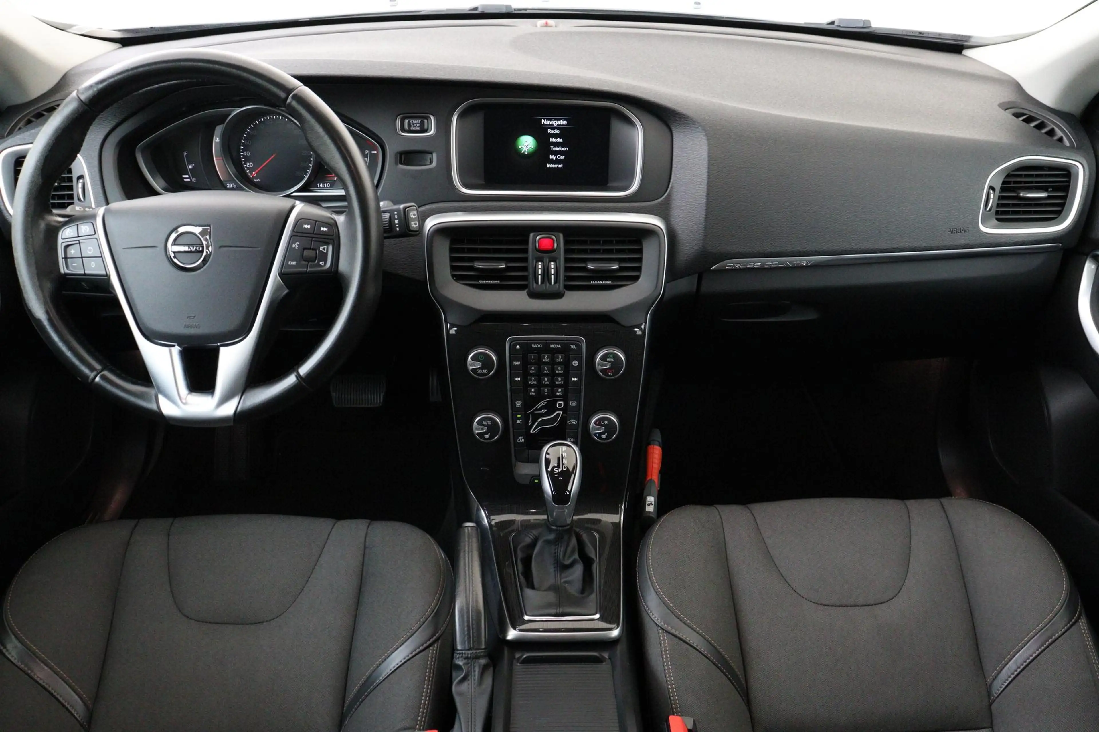 Volvo V40 Cross Country T3 AUT. NORDIC+ -CRUISE|STOELVERW.|STANDKACHEL|NAV — photo 4