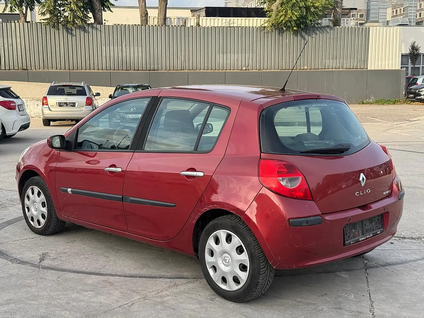 Renault Clio Dynamique Luxus 1,4 16V | FAHRBEREIT | Rojo - 2