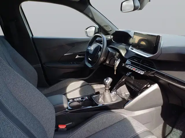 Peugeot 2008 view 11