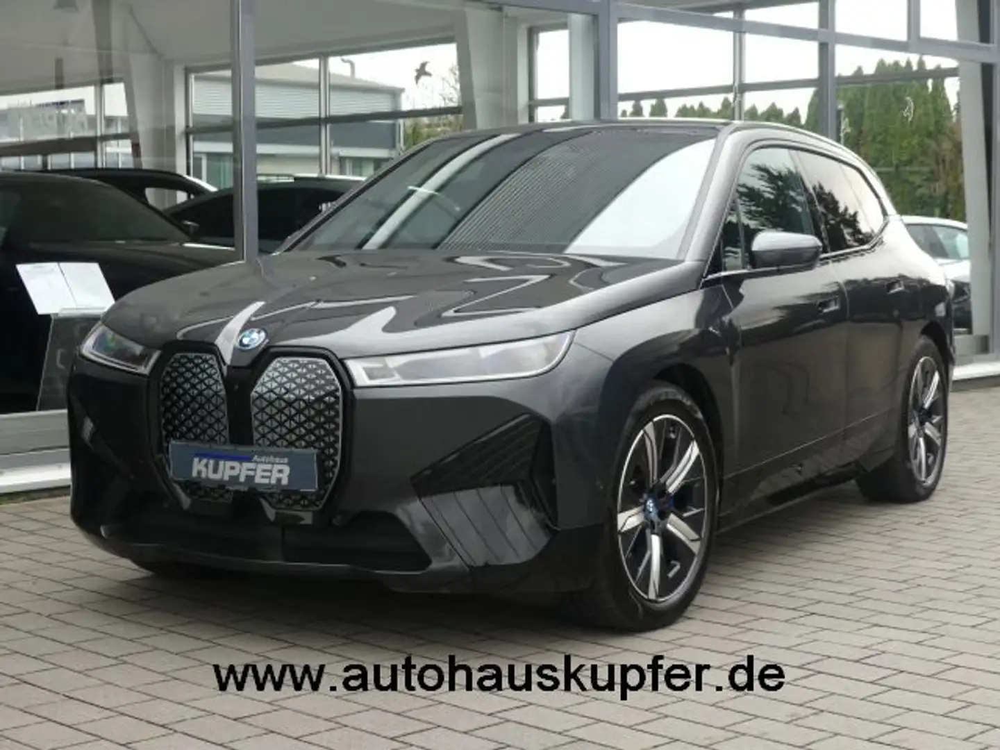 BMW iX xDrive50 Sportpak.AHK°LASER°PANO°21-Luftfed. Grijs - 1