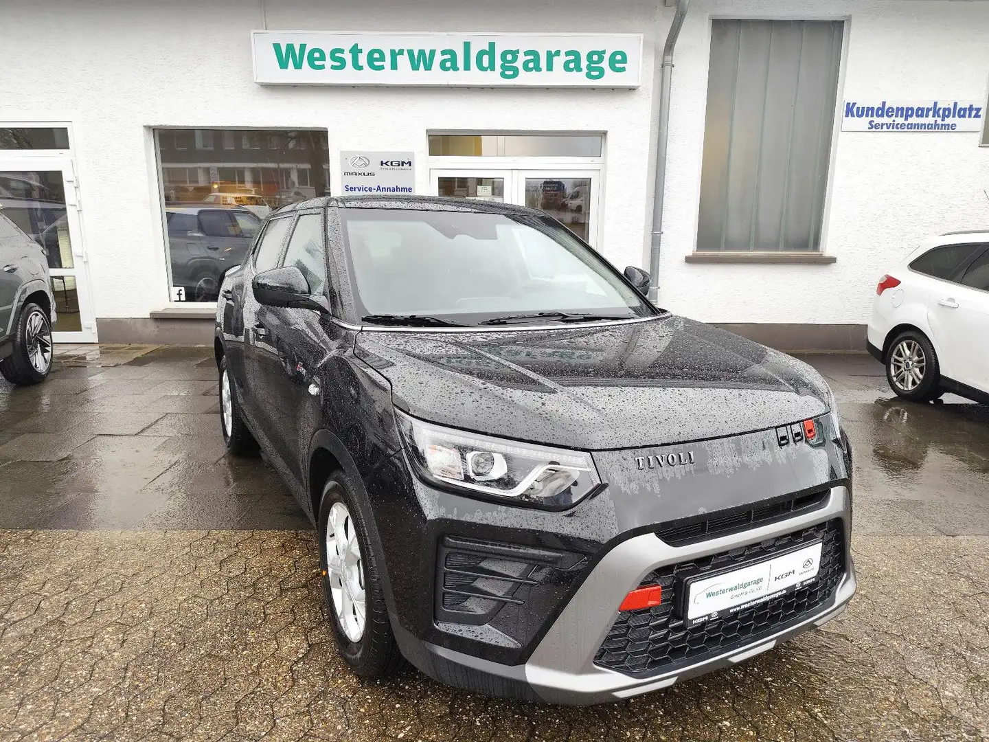 KGM Tivoli Essential, 163PS, Navi, Alus, Touch uvm.. Negro - 1