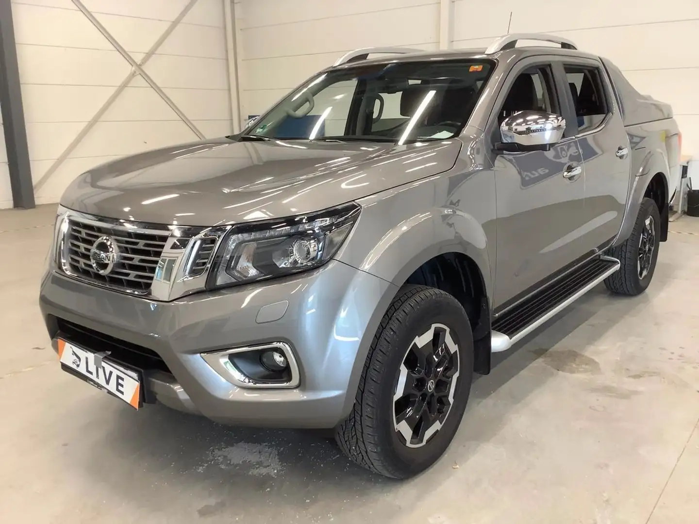 Nissan Navara NP300 N-Guard D-Cab 4x4 AHK*SHZ*NAV*19%* Grau - 1
