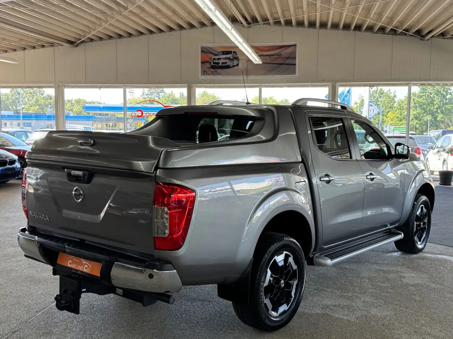 Nissan Navara NP300 N-Guard D-Cab 4x4 AHK*SHZ*NAV*19%* Grijs - 2