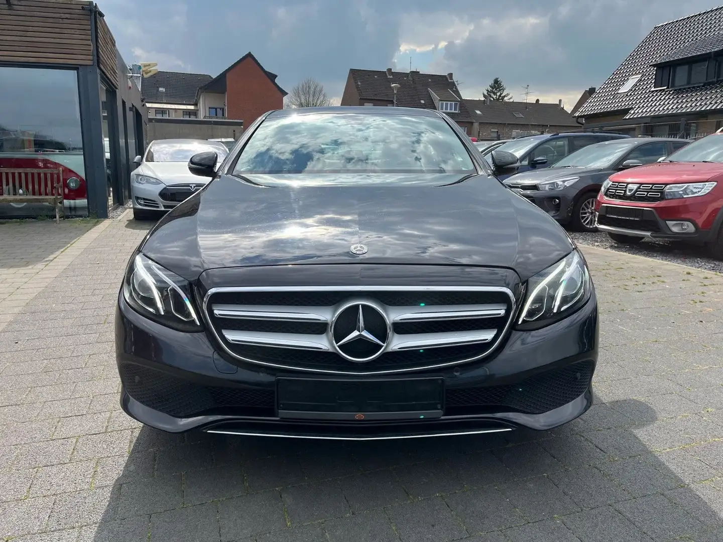 Mercedes-Benz E 220 d Lim.  Avantgarde Zwart - 2