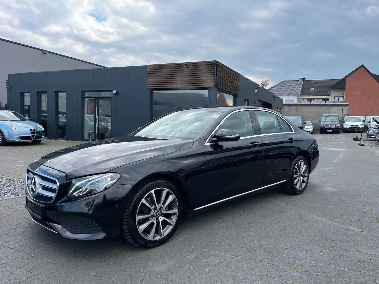Mercedes-Benz E 220 d Lim.  Avantgarde Zwart - 1