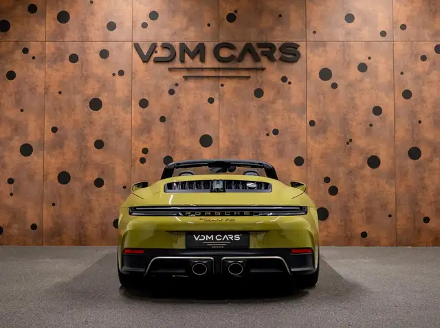 Porsche 992 view 4