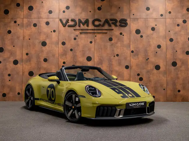 Porsche 992 view 7