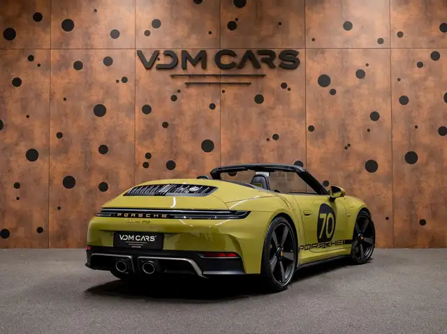 Porsche 992 view 5