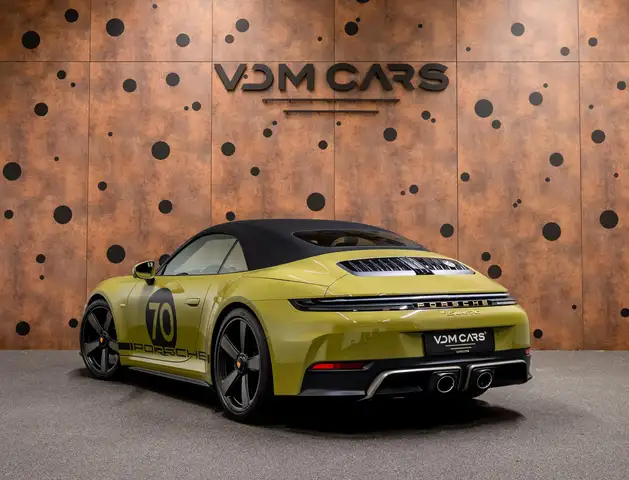 Porsche 992 view 9